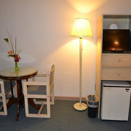 West Plaza Desekel Hotell Koror Exteriör bild
