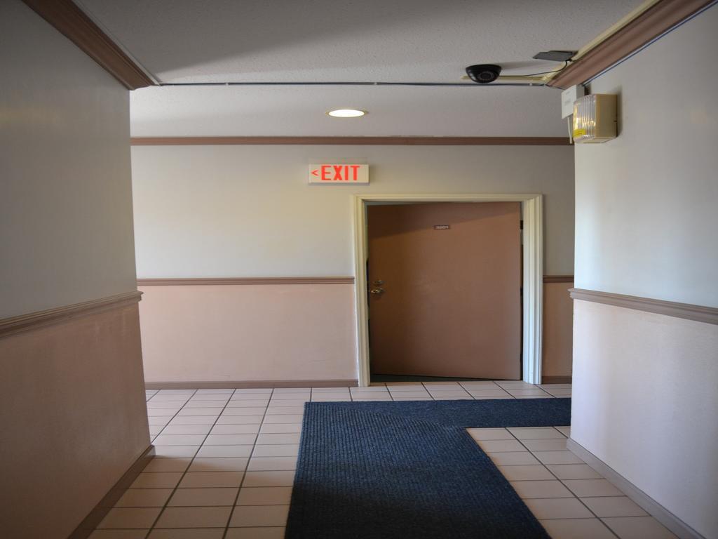 West Plaza Desekel Hotell Koror Exteriör bild