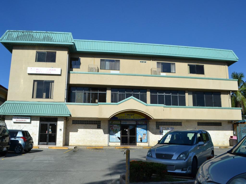 West Plaza Desekel Hotell Koror Exteriör bild