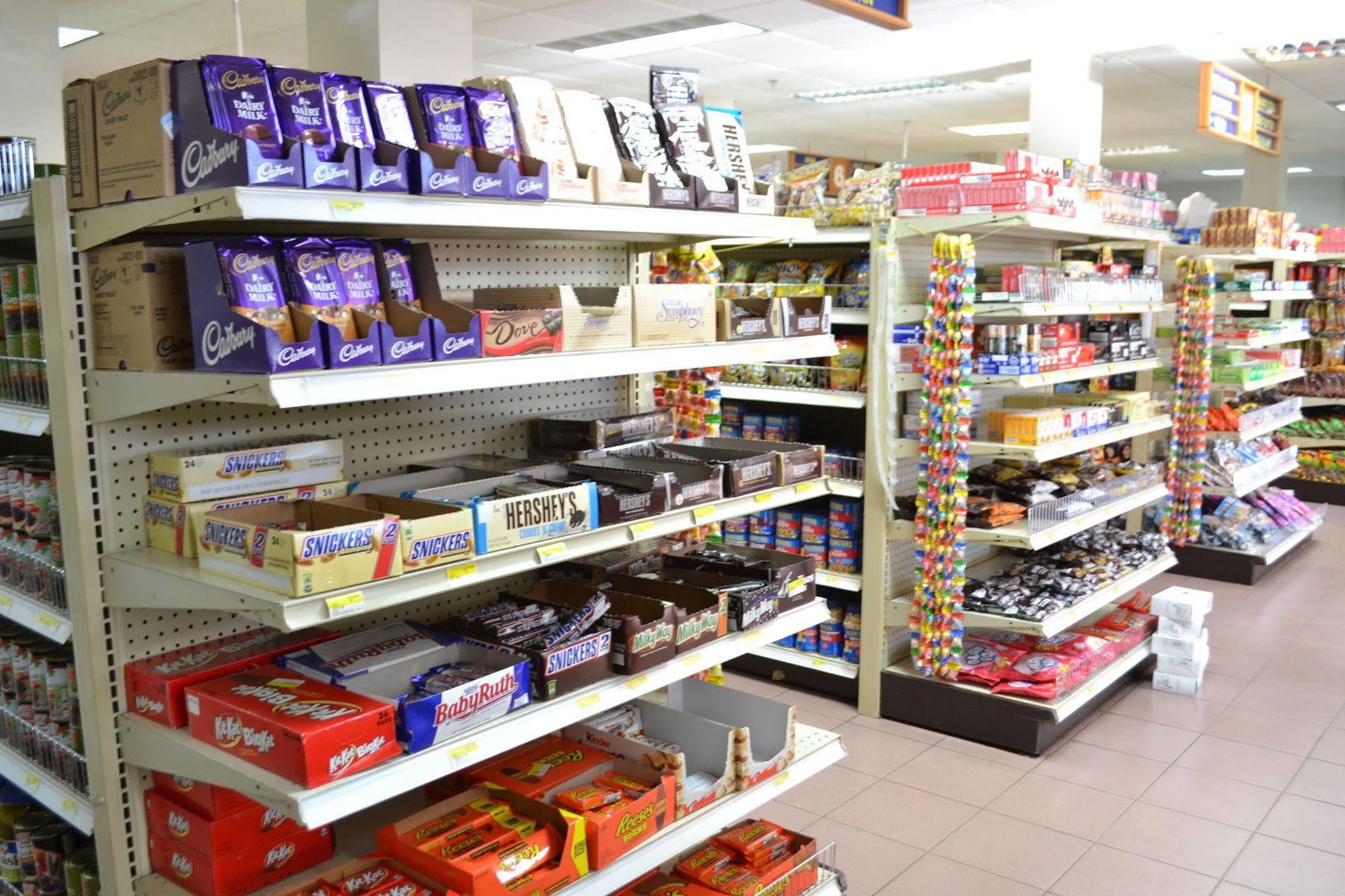West Plaza Desekel Hotell Koror Exteriör bild