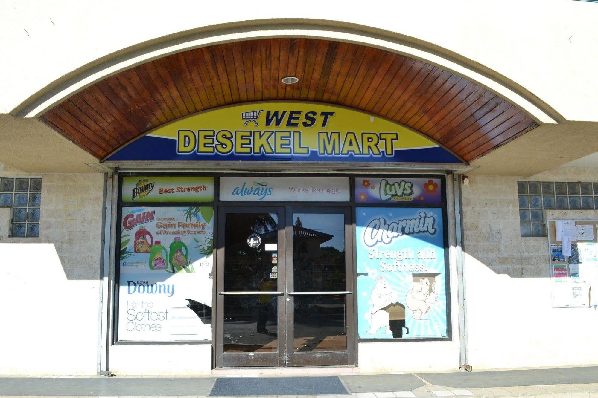 West Plaza Desekel Hotell Koror Exteriör bild