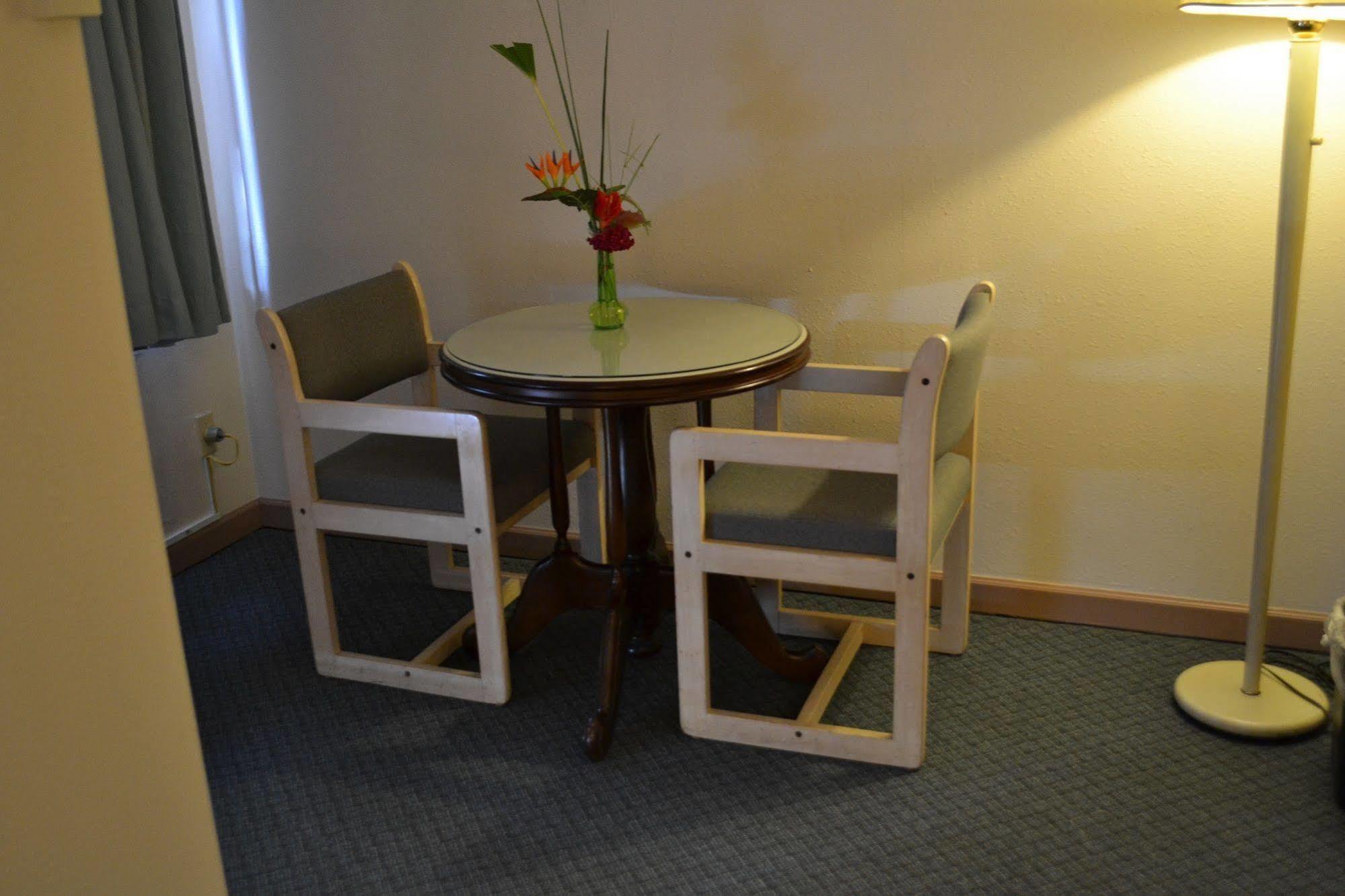 West Plaza Desekel Hotell Koror Exteriör bild