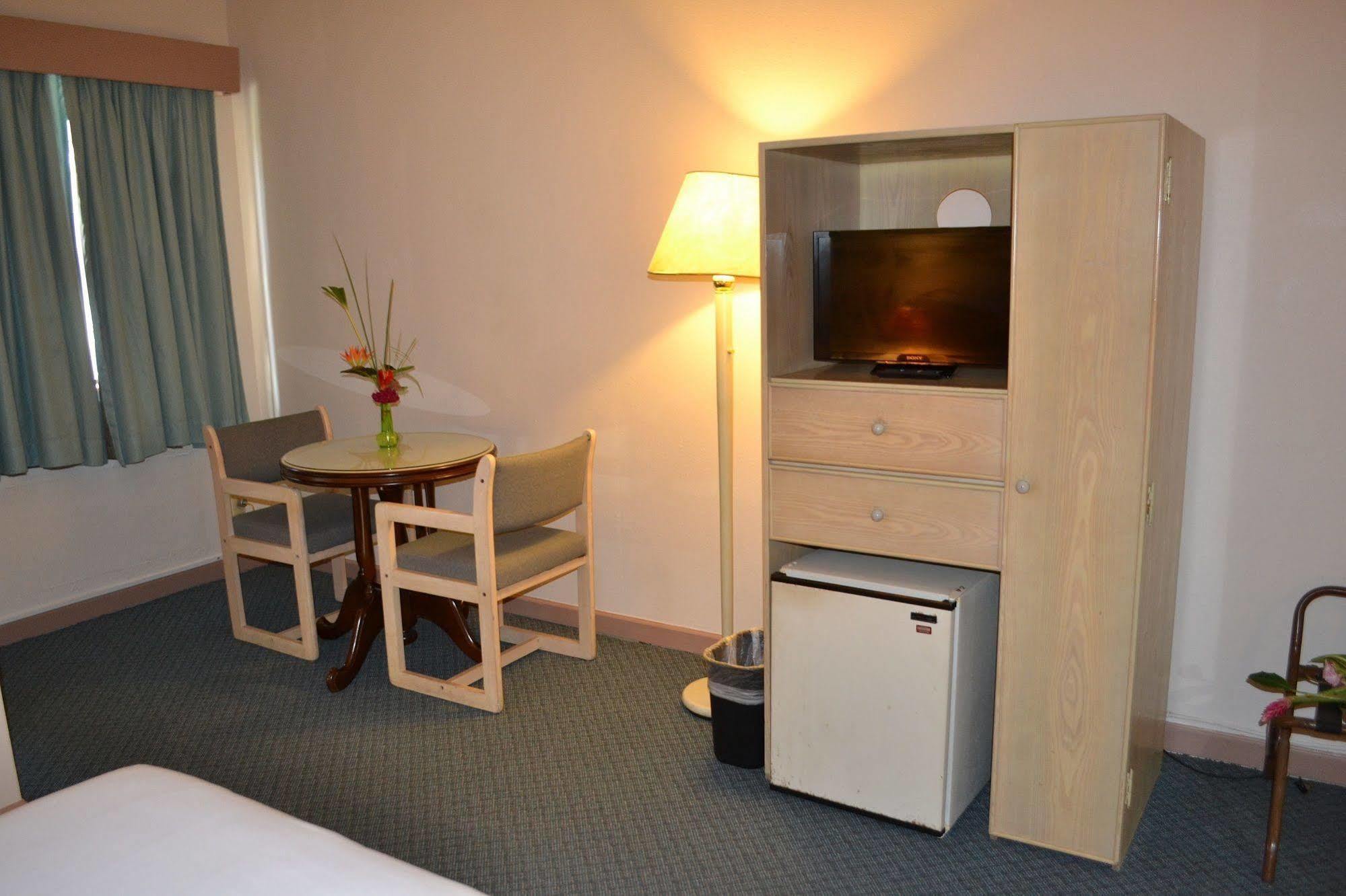 West Plaza Desekel Hotell Koror Exteriör bild