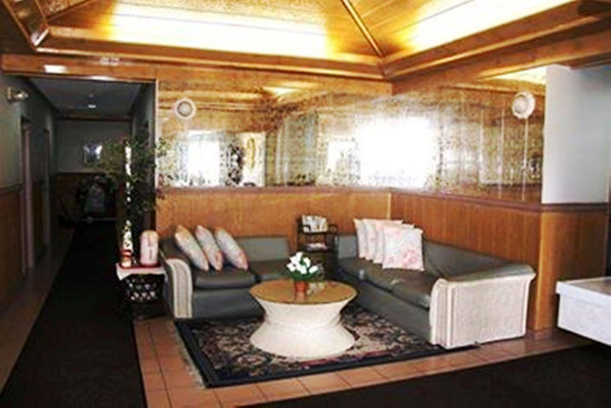West Plaza Desekel Hotell Koror Exteriör bild