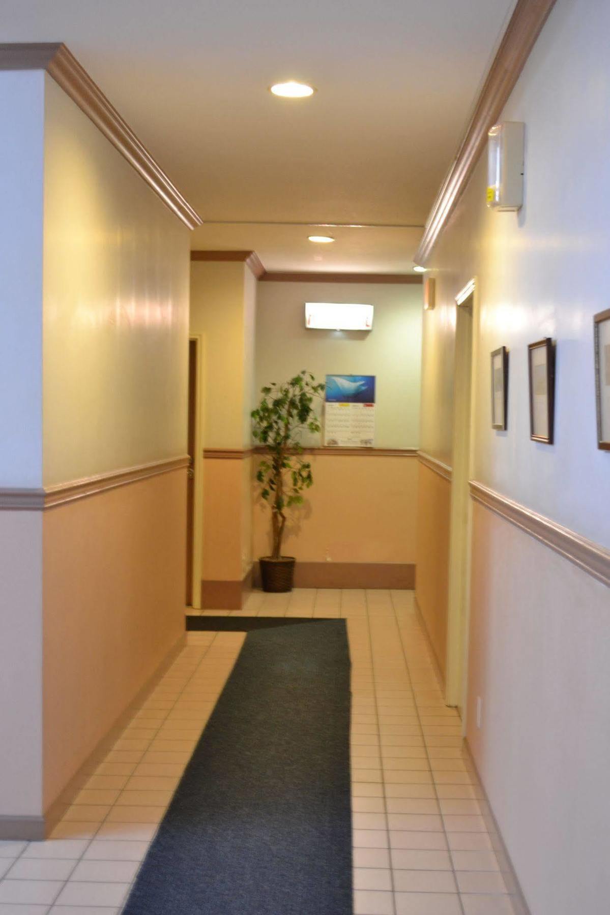 West Plaza Desekel Hotell Koror Exteriör bild